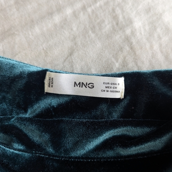 Mango Dark Green One Shoulder Velvet Top sz S - Picture 3 of 4